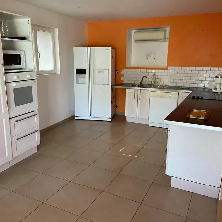 Holiday home Mas Pour 10 Personnes Avec Jacuzzi Ales